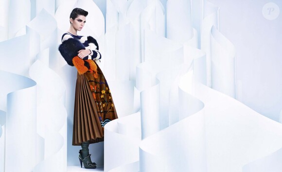 Kendall Jenner figure sur la campagne automne-hiver 2016/1017 de Fendi. Photo par Karl Lagerfeld.