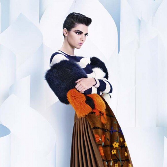 Kendall Jenner figure sur la campagne automne-hiver 2016/1017 de Fendi. Photo par Karl Lagerfeld.