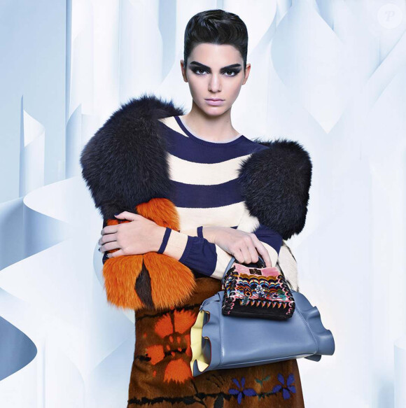 Kendall Jenner figure sur la campagne automne-hiver 2016/1017 de Fendi. Photo par Karl Lagerfeld.