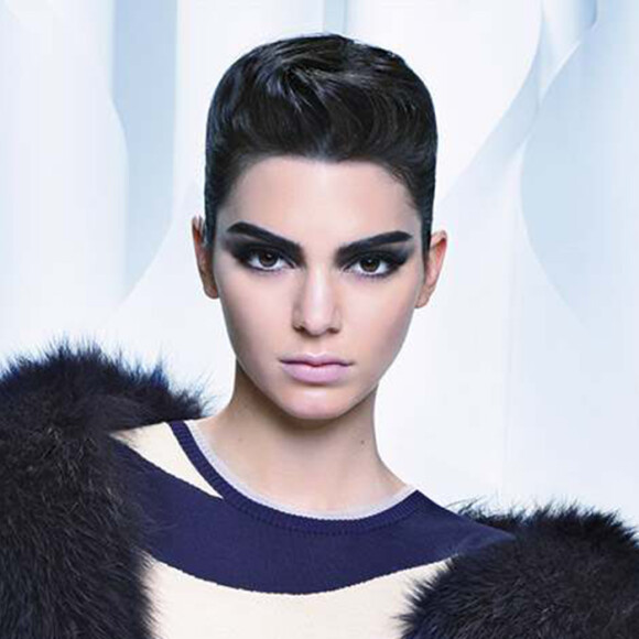 Kendall Jenner figure sur la campagne automne-hiver 2016/1017 de Fendi. Photo par Karl Lagerfeld.