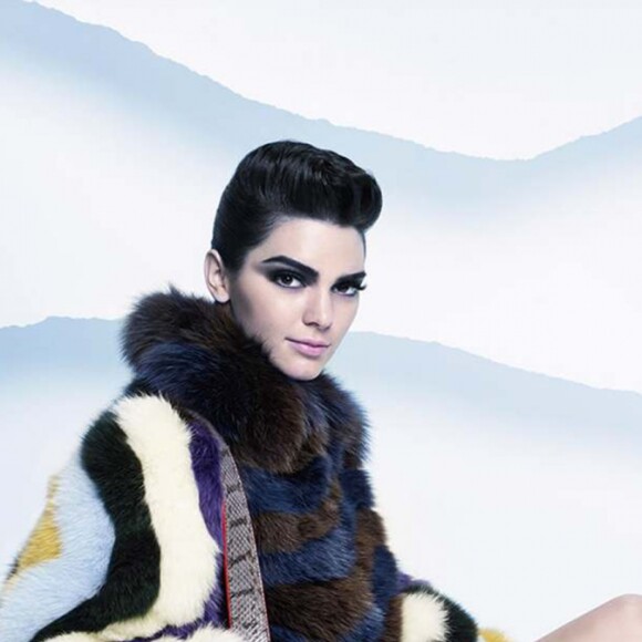 Kendall Jenner figure sur la campagne automne-hiver 2016/1017 de Fendi. Photo par Karl Lagerfeld.