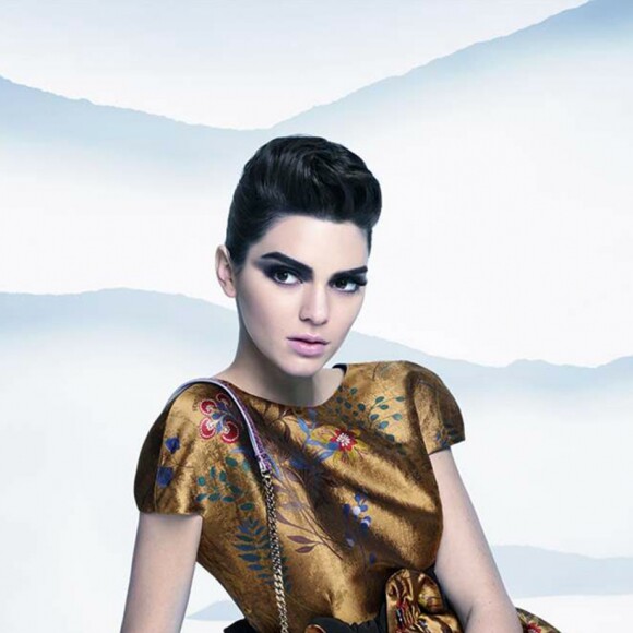 Kendall Jenner figure sur la campagne automne-hiver 2016/1017 de Fendi. Photo par Karl Lagerfeld.