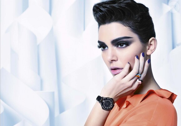 Kendall Jenner figure sur la campagne automne-hiver 2016/1017 de Fendi. Photo par Karl Lagerfeld.