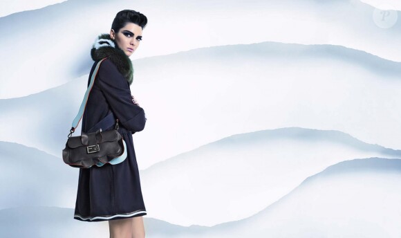 Kendall Jenner figure sur la campagne automne-hiver 2016/1017 de Fendi. Photo par Karl Lagerfeld.