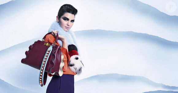 Kendall Jenner figure sur la campagne automne-hiver 2016/1017 de Fendi. Photo par Karl Lagerfeld.