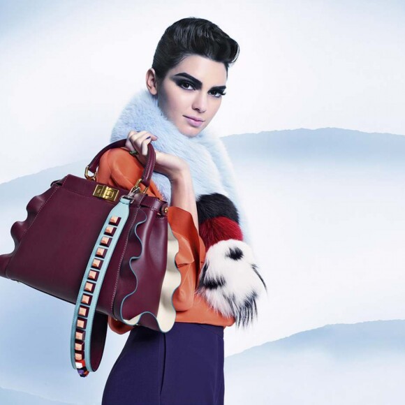 Kendall Jenner figure sur la campagne automne-hiver 2016/1017 de Fendi. Photo par Karl Lagerfeld.