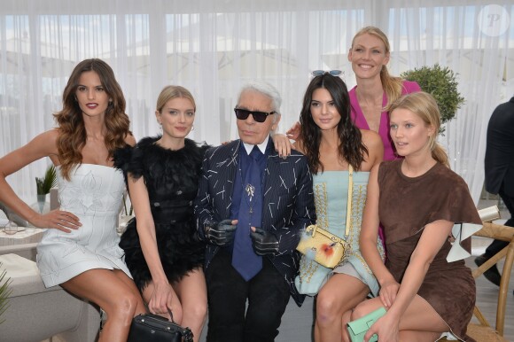 Karl Lagerfeld et les mannequins Izabel Goulart, Lily Donaldson, Kendall Jenner et Toni Garrn à Cannes. Le 21 mai 2015.