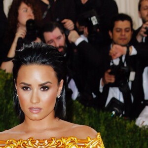 Demi Lovato à la Soirée Costume Institute Benefit Gala 2016 (Met Ball) sur le thème de "Manus x Machina" au Metropolitan Museum of Art à New York, le 2 mai 2016. © Charles Guerin/Bestimage