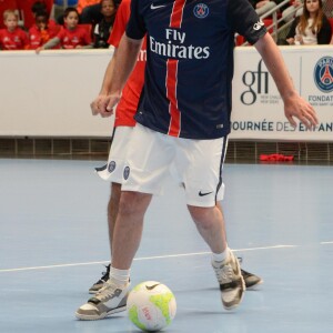 Exclusif - Michaël Youn - Première journée des enfants au stade Pierre-de-Coubertin à Paris, le 19 avril 2016. Agés de 7 à 12 ans, les participants avaient été invités conjointement par la Fondation Paris Saint-Germain et par Gfi Informatique, en lien avec le Conseil Départemental des Yvelines, la Mairie de Paris et la Mairie de Saint-Ouen.