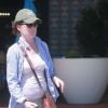 Exclusif - Lara Flynn Boyle, probablement enceinte, va faire ses courses chez "Ralphs" à Westwood. Los Angeles, le 20 juillet 2016.