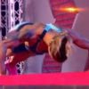 Sara de "Koh Lanta" fait des pompes avant de se lancer dans le parcours "Ninja Warrior", vendredi 22 juillet 2016, sur TF1