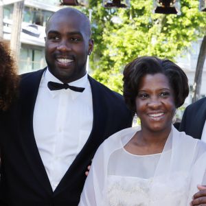 Teddy Riner, sa compagne Luthna, son père Moïse, sa mère Marie-Pierre et son frère Moïse Junior Riner - Montée des marches du film "Elle" lors du 69ème Festival du Film de Cannes. Le 21 mai 2016. © Olivier Borde-Cyril Moreau/Bestimage