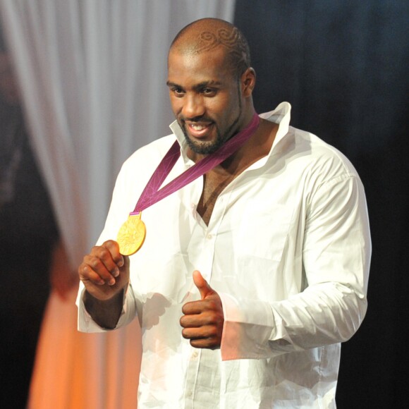 Teddy Riner à Londres avec sa médaille d'or, le 3 août 2012.