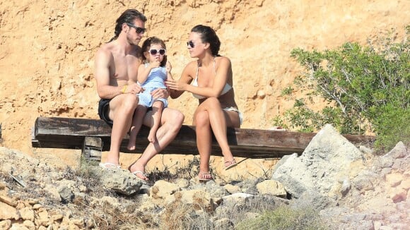 Gareth Bale juste avant ses fiançailles: Le beau Gallois à Ibiza avec ses amours