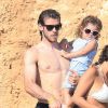 Exclusif - Le footballeur gallois évoluant au Real de Madrid, Gareth Bale en vacances avec sa fiancée Emma et leur fille Alba Violet à Ibiza en espagne le 12 juillet 2016.
