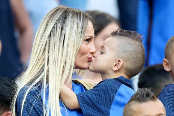 Ludivine Payet (la femme de Dimitri Payet) et son fils Milan lors du match de l'Euro 2016 Allemagne-France au stade Vélodrome à Marseille, France, le 7 juillet 2016. © Cyril Moreau/Bestimage