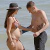 Jamie Vardy et sa femme Rebekah (Becky), enceinte, très amoureux lors de leur lune de miel, le 13 juillet 2016.