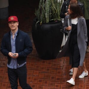 Exclusif - Michael Fassbender et sa compagne Alicia Vikander quittent le Kingpin bowling à Sydney le 4 juin 2016.