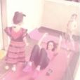 Séance de sport crazy et sexy pour Emilie Nef Naf avec ses enfants. Image extraite de la vidéo postée sur Instagram le 27 juillet 2016.