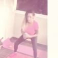 Séance de sport crazy et sexy pour Emilie Nef Naf avec ses enfants. Image extraite de la vidéo postée sur Instagram le 27 juillet 2016.