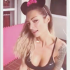 Séance de sport crazy et sexy pour Emilie Nef Naf avec ses enfants. Image extrait de sa vidéo postée sur Instagram le 27 juillet 2016.