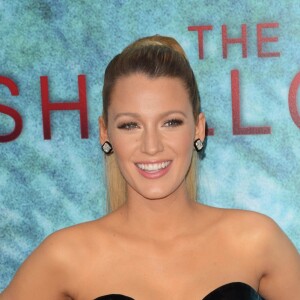 Blake Lively, enceinte à la première du film "The Shallows" à New York le 21 juin 2016.