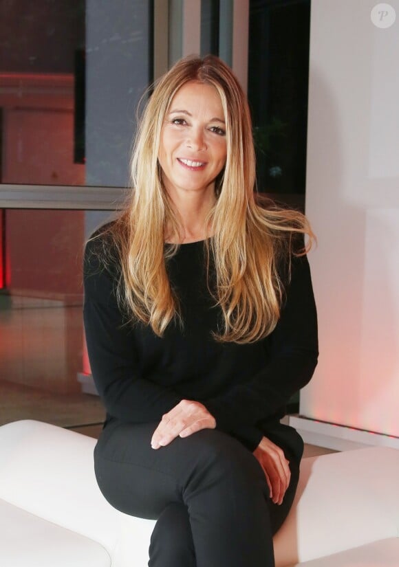 Exclusif - Hélène Rollès - Présentation en avant-première du 300ème épisode de la série "Les Mystères de l'Amour" au siège de TF1 à Boulogne-Billancourt le 14 avril 2016. Cet événement sera diffusé sur TMC le samedi 16 avril à 19h45. Il a plus de 25 ans que ces acteurs jouent ensemble; la première série était "Hélène et les garçons" en 1992 sur TF1 produite par Jean-Luc Azoulay. © Denis Guignebourg/Bestimage