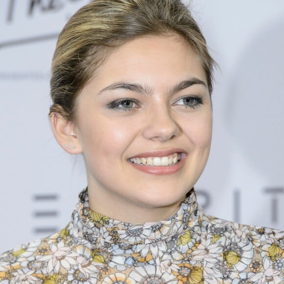 Louane Emera chante au défilé de la marque "Fashion ID" pendant la fashion week de Berlin le 23 janvier 2016