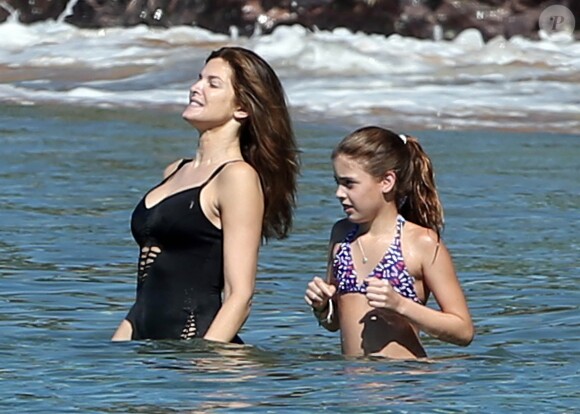 Exclusif - Stephanie Seymour et sa fille Lilly profitent de la plage le jour de Noël à Maui à Hawaï, le 25 décembre 2014.
