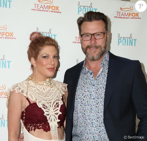 Tori Spelling et son mari Dean McDermott lors de la soirée "Raising The Bar To End Parkinson's" au Laurel Point à Studio City, le 27 juillet 2016.