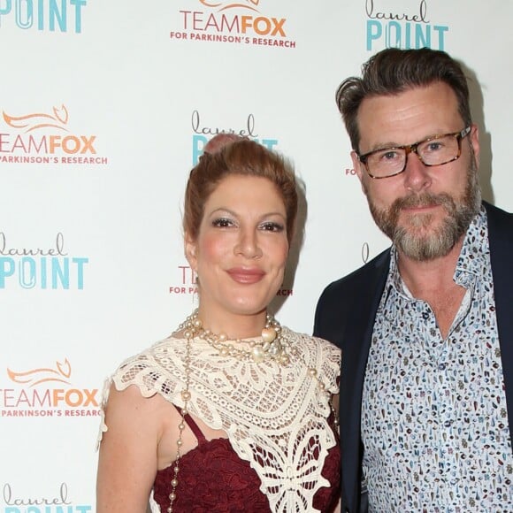 Tori Spelling et son mari Dean McDermott lors de la soirée "Raising The Bar To End Parkinson's" au Laurel Point à Studio City, le 27 juillet 2016.