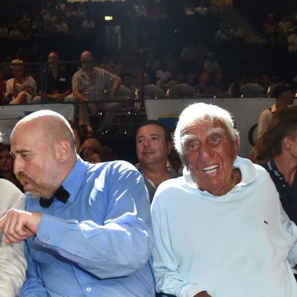 Philippe Tabarot, Jean-Paul Belmondo, un arbitre de boxe et Charles Gérard - Soirée Boxe organisée par Canal+ et Univent Productions. Dans la salle de La Palestre au Cannet, qui réunit de nombreux boxeurs français et internationaux. © Lionel Urman / Bestimage