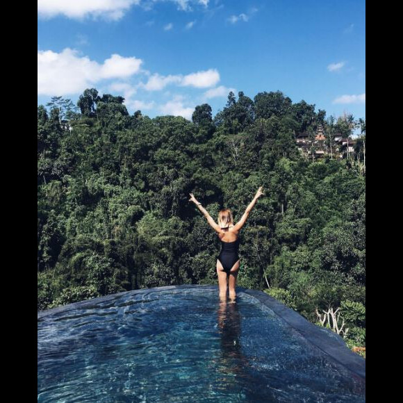 Caroline Receveur dévoile ses courbes sur Instagram, juillet 2016