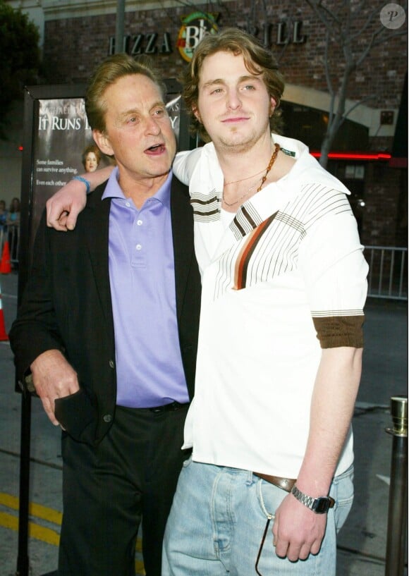 Michael Douglas et son fils Cameron Douglas à Los Angeles en 2003.