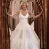 Alexandra Lamy en robe de mariée sur le tournage de "L'embarras du choix". (photo prise le 2 août 2016)