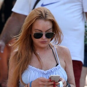 Semi-exclusif - Lindsay Lohan en vacances avec des amis sur un yacht en Sardaigne, après sa rupture avec Egor Tarabasov en Italie, le 26 juillet 2016.