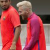 Lionel Messi, blond platine, lors de l'entraînement du FC Barcelone à Burton-on-Trent, le 25 juillet 2016.