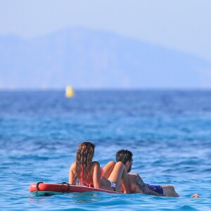 Lionel Messi et sa femme Antonella Roccuzzo en vacances à Ibiza, le 12 juillet 2016.