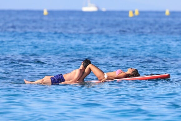 Lionel Messi et sa femme Antonella Roccuzzo en vacances à Ibiza, le 12 juillet 2016.