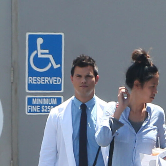 Exclusif - Taylor Lautner et Abigail Breslin lors d'une séance photo pour la série "Scream Queens" à Los Angeles. Le 17 juillet 2016 © CPA / Bestimage
