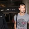 Taylor Lautner arrive à l'aéroport LAX de Los Angeles. Le 26 juillet 2015