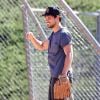 Taylor Lautner joue au baseball sur le tournage de son nouveau film "Run The Tide" à Los Angeles, 20 juin 2014.