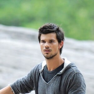 Taylor Lautner sur le tournage de "Tracers" a Central Park le 19 juin 2013