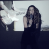 Rock et sensuelle, Jenifer dans le clip "Paradis Secret"