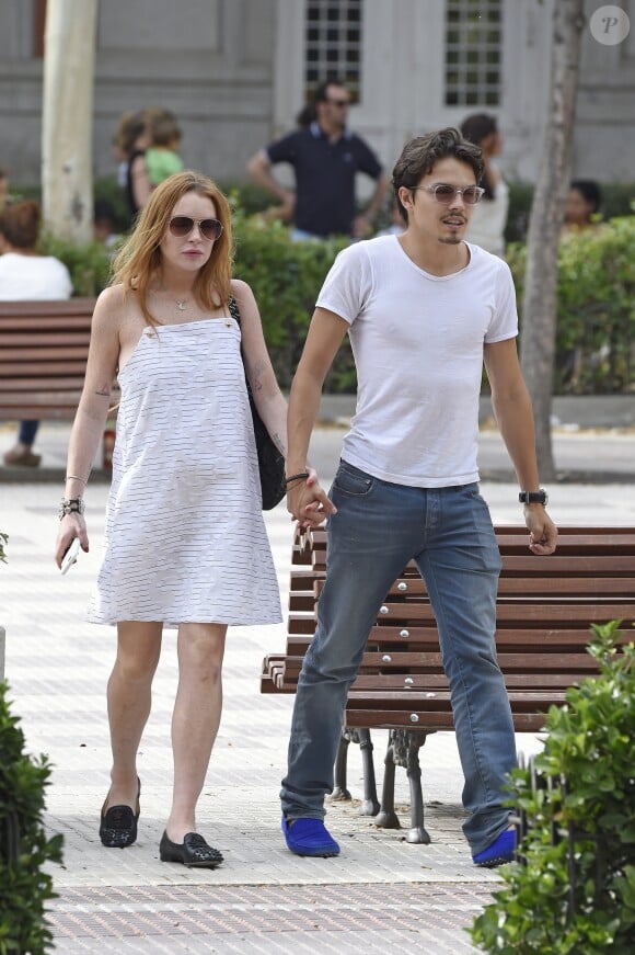 Lindsay Lohan et son compagnon Egor Tarabasov se promènent dans les rues de Madrid. Le 10 juin 2016