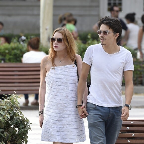 Lindsay Lohan et son compagnon Egor Tarabasov se promènent dans les rues de Madrid. Le 10 juin 2016