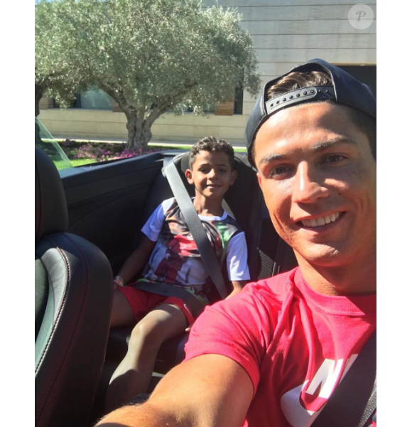 Cristiano Ronaldo et son fils Cristiano Jr. en vacances, prêts pour une bonne glace, août 2016, photo Instagram