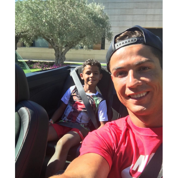 Cristiano Ronaldo et son fils Cristiano Jr. en vacances, prêts pour une bonne glace, août 2016, photo Instagram