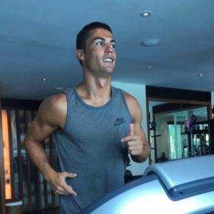 Cristiano Ronaldo s'entretient pendant ses vacances, août 2016, photo Instagram
