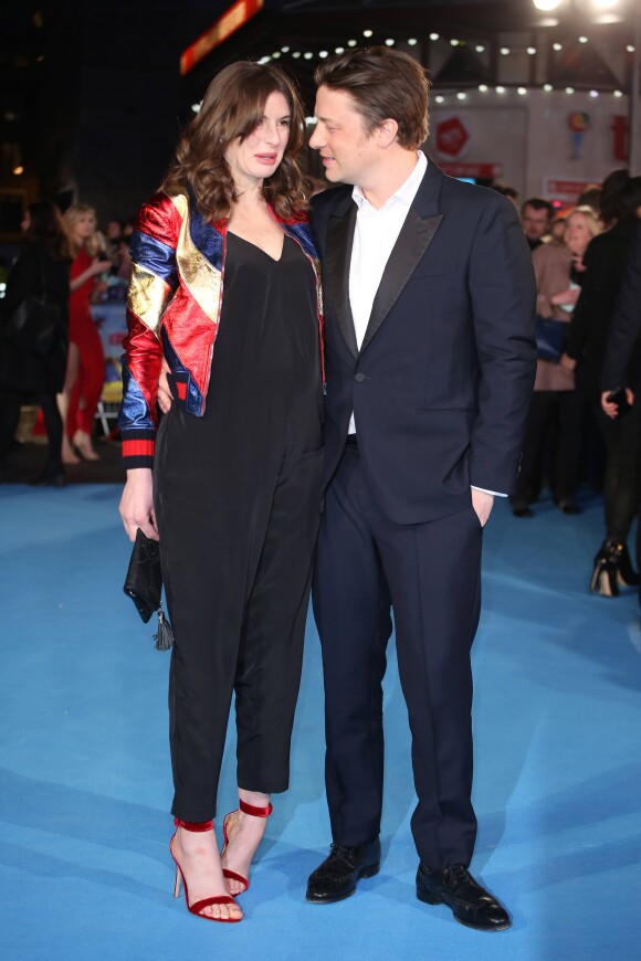 Jamie Oliver et sa femme Juliette Norton (enceinte) à la Première du film "Eddie The Eagle" au Leicester Square à Londres. Le 17 mars 2016